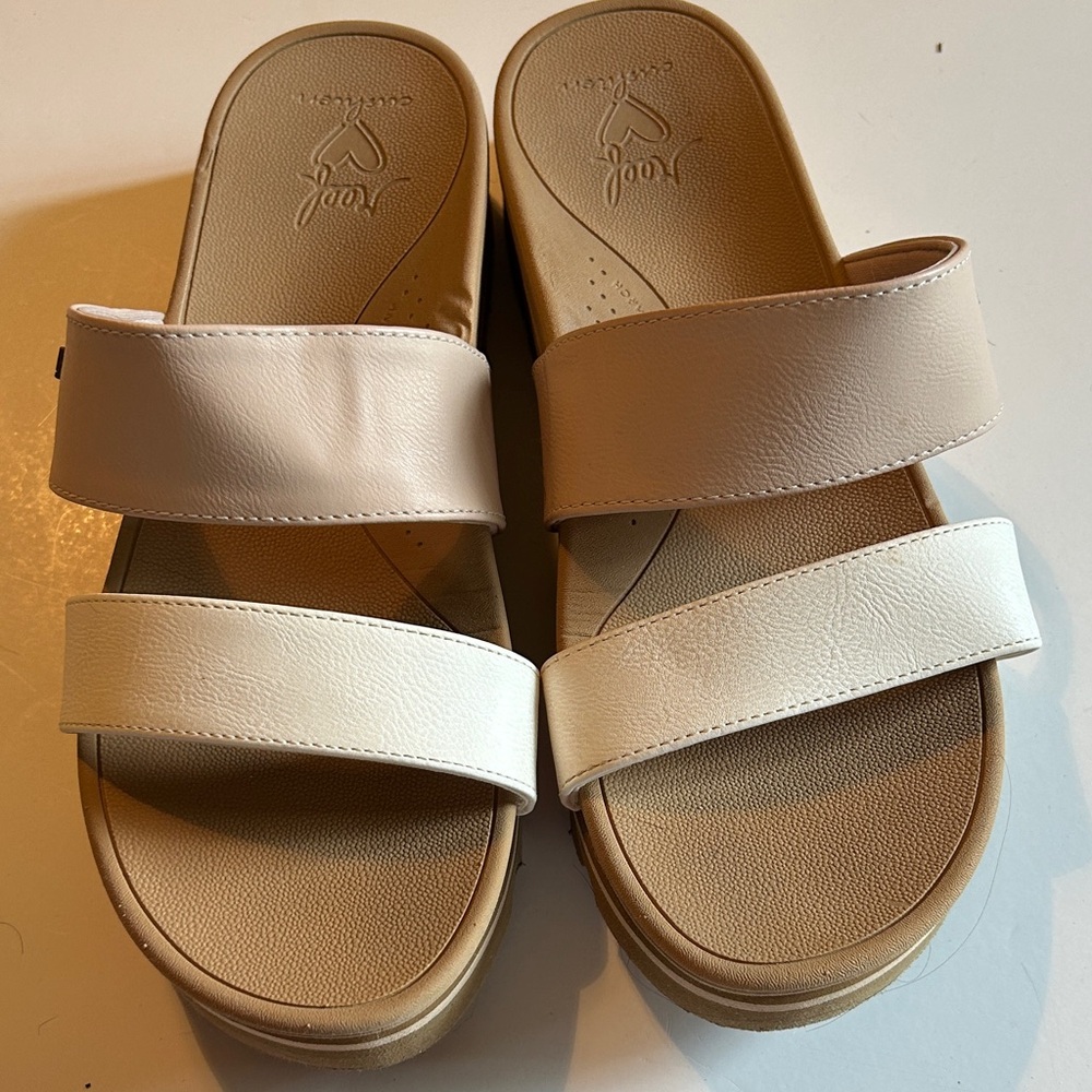 Reef Women's Cream and Tan Sandals - Picture 2 of 6